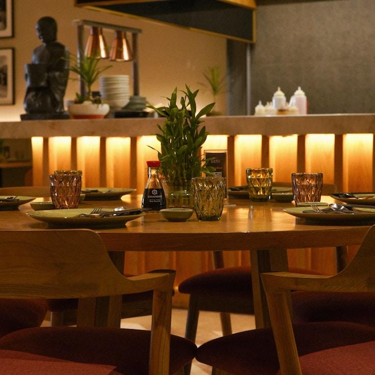 Casual restaurant with booth seating